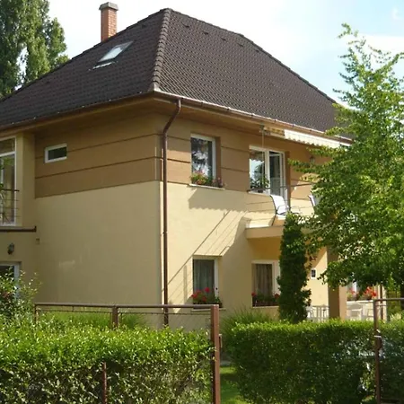 House And Apts. In Balaton 26303 Apartamento *